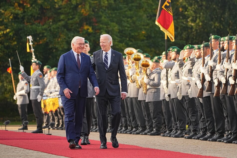 Bei seinem ersten bilateralen Besuch in Deutschland wird Biden unter militärischen Ehren in Berlin empfangen.