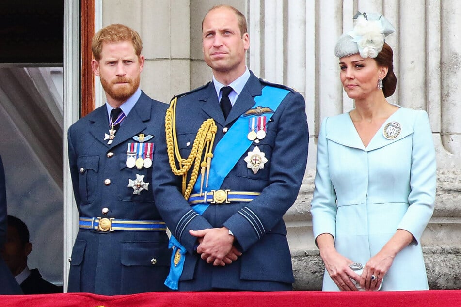 Auch wenn Prinz William (38, M.) und Prinz Harry (35) sich derzeit offenbar nicht viel zu sagen haben, wollen sie gemeinsam ihre Mutter ehren.