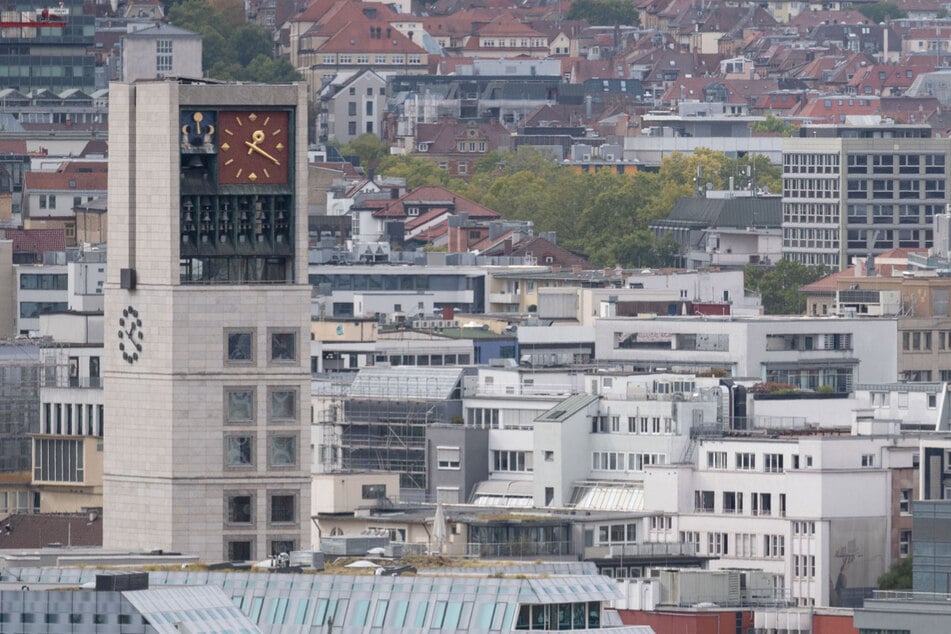 Nun hat auch Stuttgart in der Corona-Pandemie die wichtige Warnstufe von 50 Neuinfektionen pro 100.000 Einwohner überschritten.