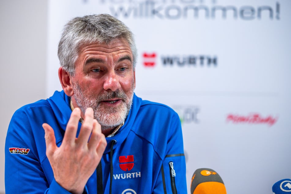 DSV-Cheftrainer Christian Schwaiger (57) war entgeistert von der Leistung seines Speed-Teams im Super-G von Kitzbühel.