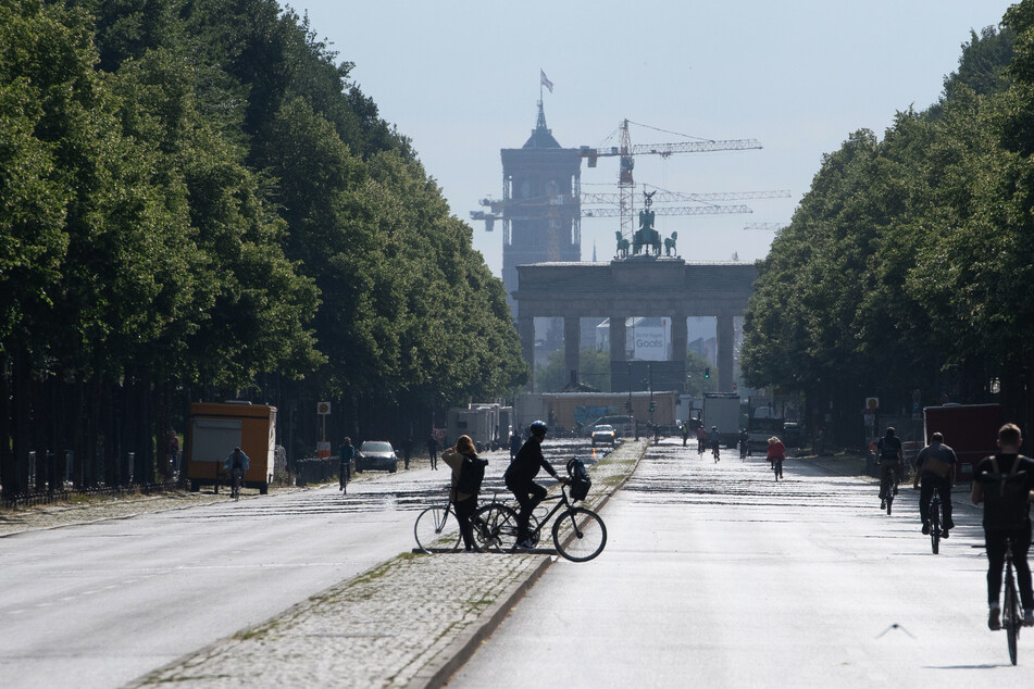 Bis Ende Juli kommt der Verkehr auf der Straße des 17. Juni in Berlin zum Erliegen.