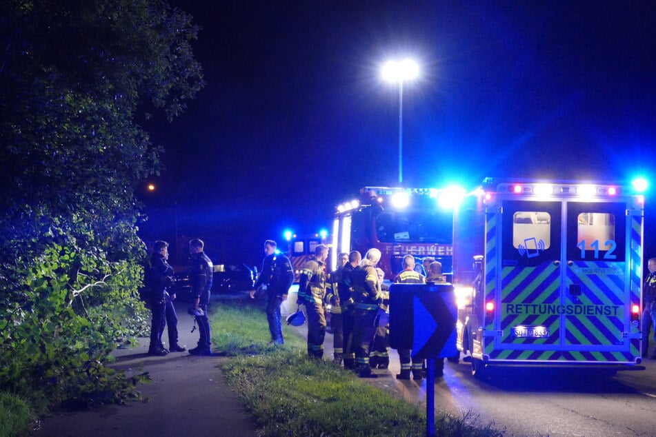 Polizei und Rettungsdienst waren mit mehreren Kräften im Einsatz.
