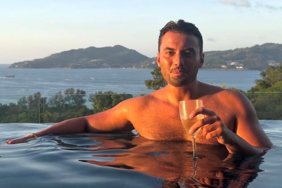 Śmierć brytyjskiego celebryty reality show Jordana Wrighta (†33) wciąż budzi wiele pytań.