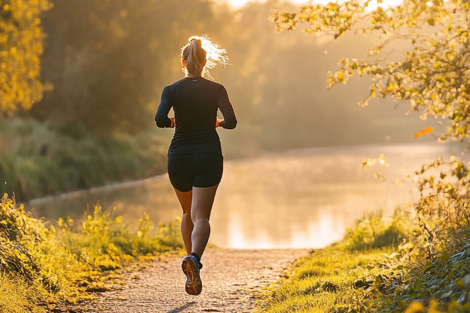 Eine Joggerin ist bei Heilsbronn von einem unbekannten Mann angegriffen worden. (Symbolfoto)