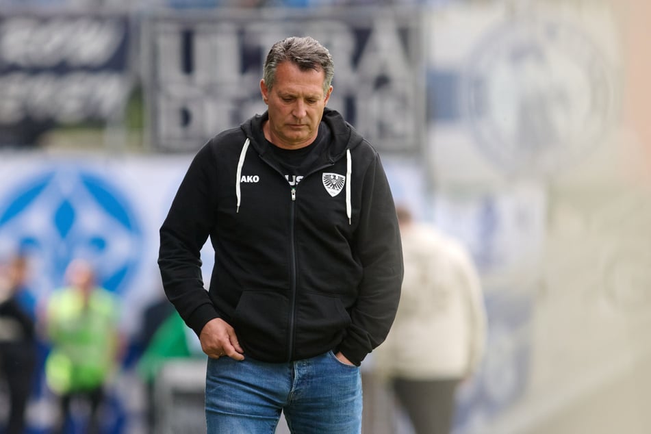 Die Körpersprache von Münster-Trainer Alois Schwartz sprach schon während der Partie Bände. Sein Team ist seit Sonntag rechnerisch abgestiegen.