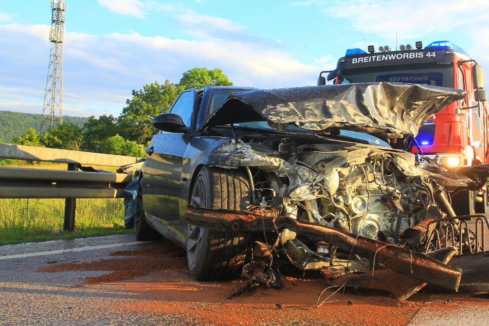 Zu schnell für den Zoll: Polnischer BMW-Fahrer rast mit 250 Sachen über die Autobahn und baut Unfall