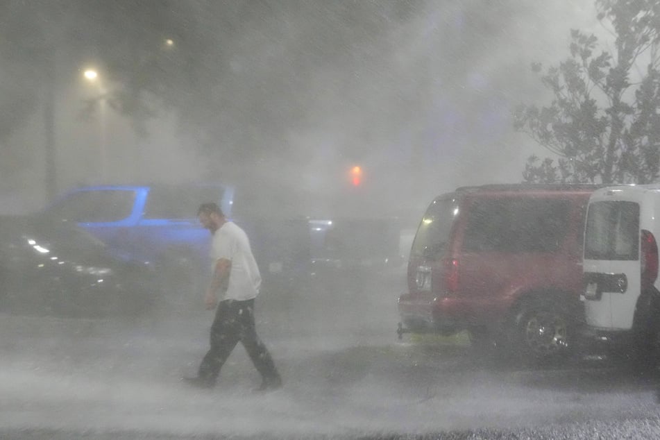 Hurrikan "Milton" wütete mit heftigem Starkregen und zahlreichen Tornados in Florida.