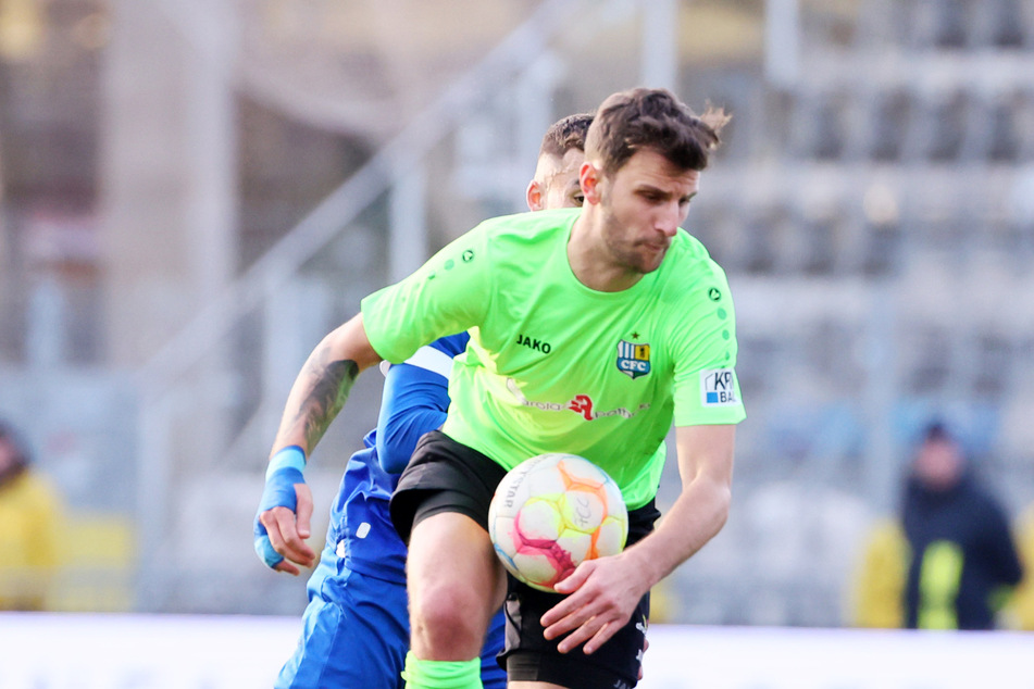Dejan Bozic (30) schoss den CFC in Jena zum Sieg.
