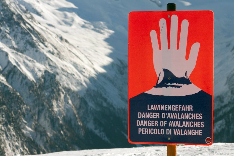 Mit dem Neuschnee steigt in den Bergen die Gefahr eines Lawinenabgangs. (Symbolbild)