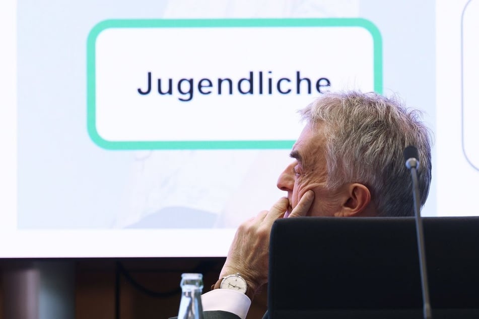 NRW-Innenminister Herbert Reul (CDU/74) präsentierte die aktuellen Zahlen zur Jugendkriminalität.