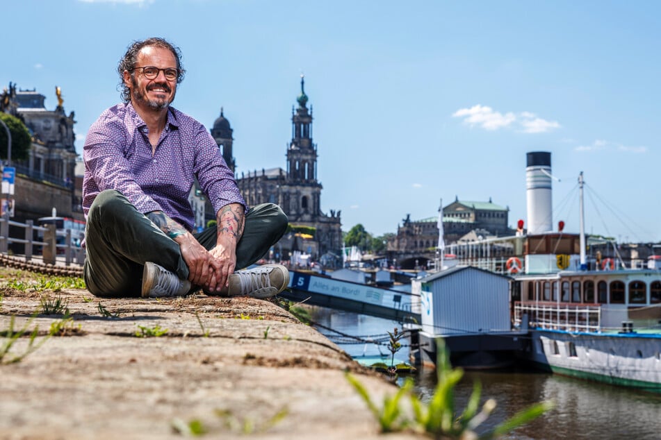 Dresdner mit Leib und Seele: Frank Goldammer (49) an der Elbe, im Hintergrund die historische Skyline.