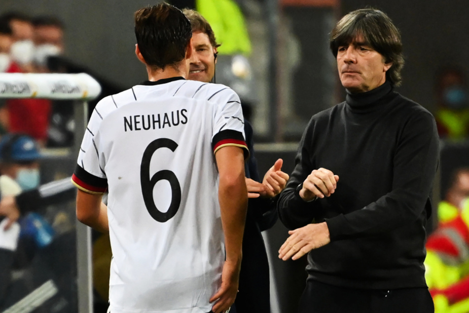 Bundestrainer Joachim Löw (60) steht nach den durchwachsenen Spielen und Ergebnissen der vergangenen knapp zweieinhalb Jahren immer wieder in der Kritik.