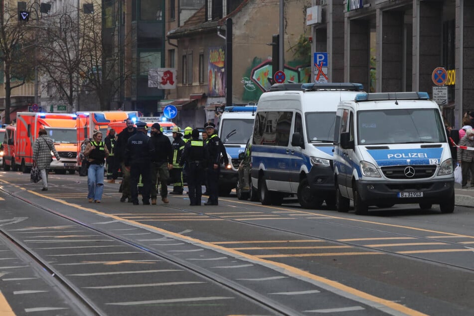 Berlin: Schüsse an Imbiss in Berlin: Mann schwer verletzt in Klinik