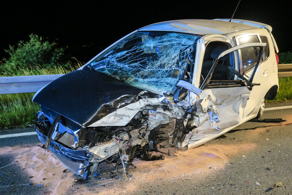 Der 18-jährige Fahrer konnte sich selbstständig aus seinem Auto befreien.