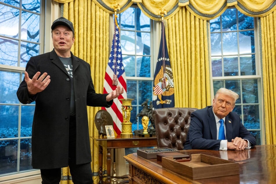 Elon Musk (l.) speaks as US President Donald Trump (r.) looks on in the Oval Office of the White House in Washington, DC, on Tuesday.