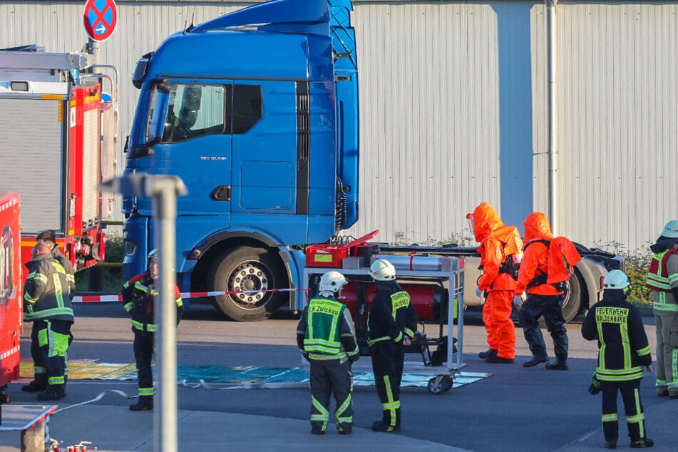Feuerwehreinsatz in Limbach-Oberfrohna: Chemielösung aus Container gelaufen