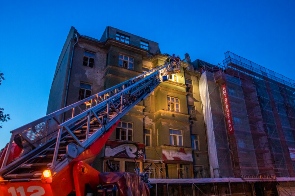 Feuerwehr und Bauaufsicht rückten noch in der Nacht an.