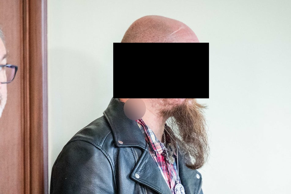 Peter S. (38, r.) muss sich wegen sexuellen Missbrauchs und Vergewaltigung verantworten.