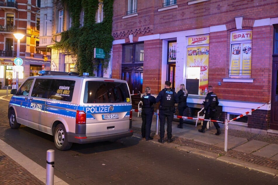 Die Polizei sperrte den Bereich um den Späti ab.