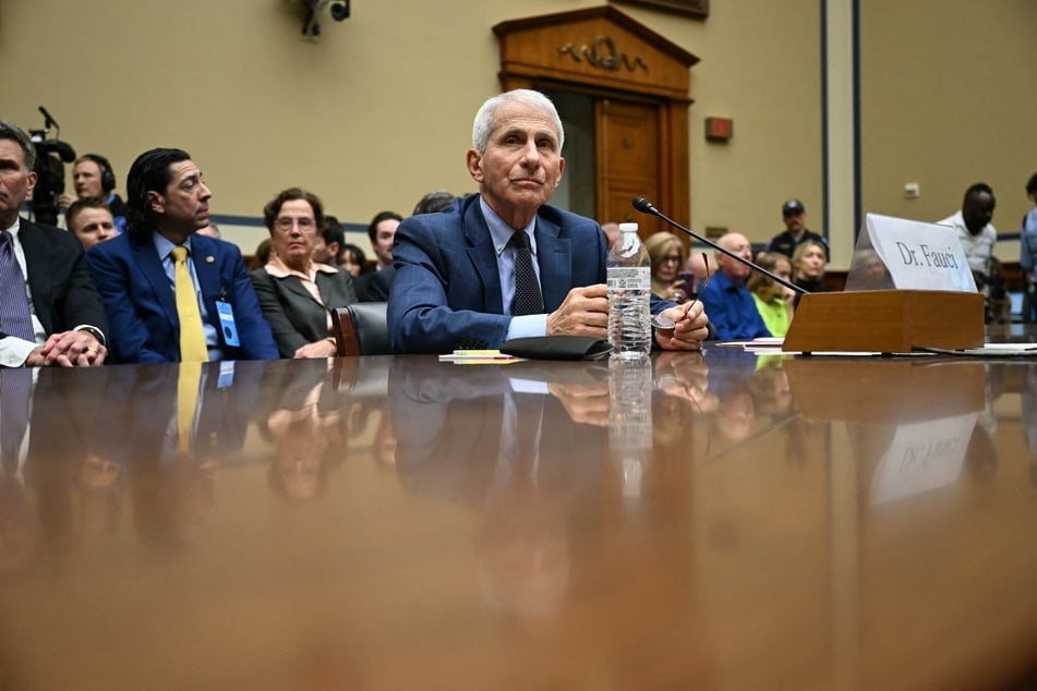 Dr. Anthony Fauci (c.), former head of the National Institute of Allergy and Infectious Diseases, has been a central target for Republicans.