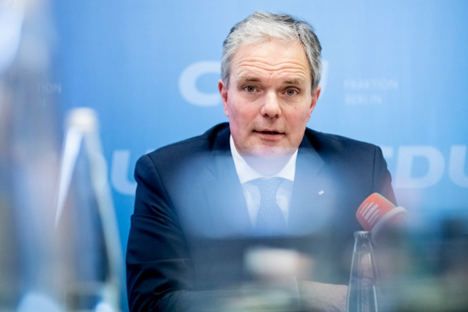 Burkard Dregger, CDU-Fraktionsvorsitzender im Abgeordnetenhaus von Berlin, nimmt an einer Pressekonferenz teil. (Archivbild)