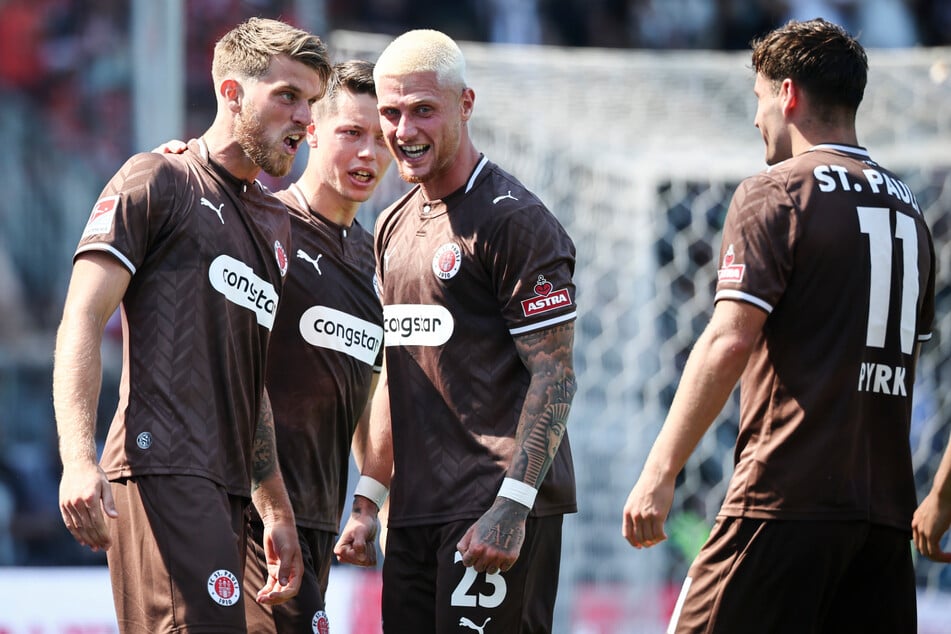 Marcus Mathisen (30, l) wird dem FC St. Pauli gegen den KSC fehlen.