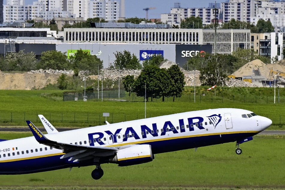 Compagnie aérienne low-cost pourrait devenir assez coûteuse : c'est pourquoi certains paient désormais des centaines d'euros supplémentaires