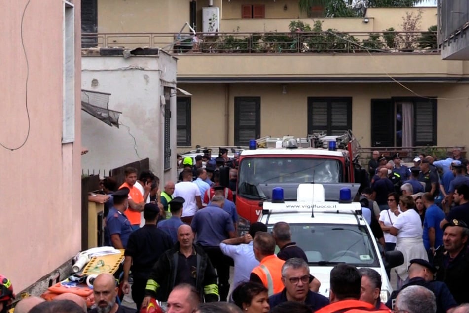 Zahlreiche Rettungskräfte waren an der Explosionsstelle im Einsatz.