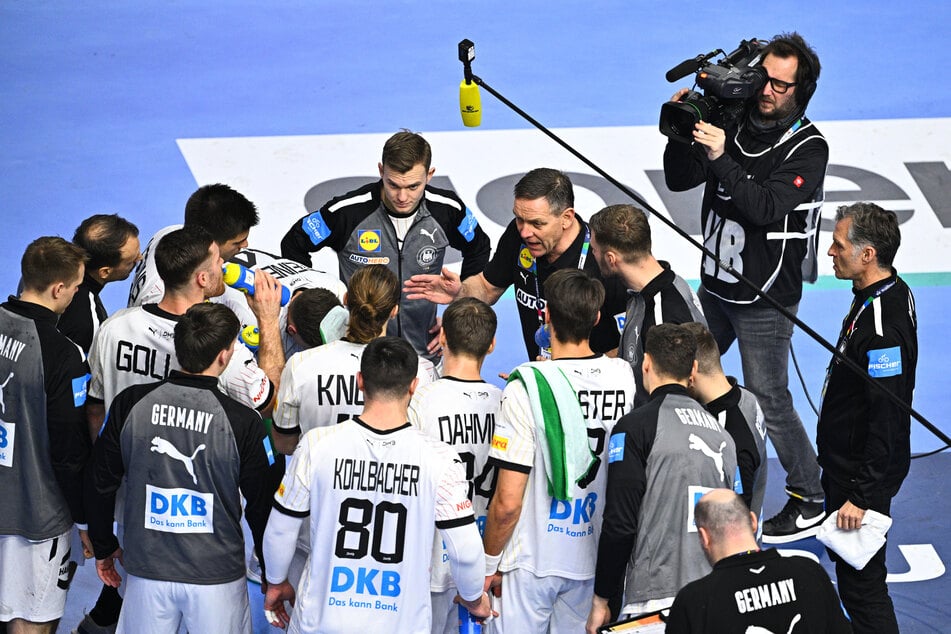 Gruppenfoto der Nationalmannschaft in Vorbereitung auf die Handball-Weltmeisterschaft 2025.