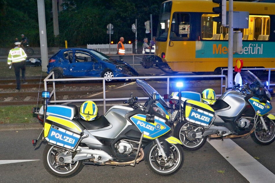 Am frühen Morgen kam es zum Großaufgebot der Einsatzkräfte. Die Straße wurde komplett abgesperrt.