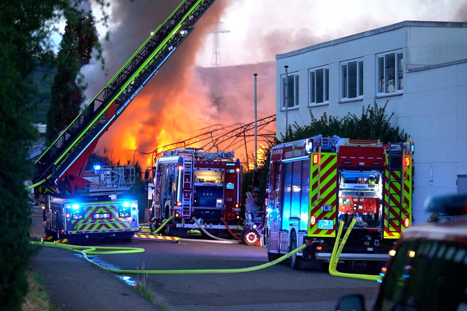 Die Feuerwehr war mit 160 Personen und 45 Fahrzeugen im Einsatz.