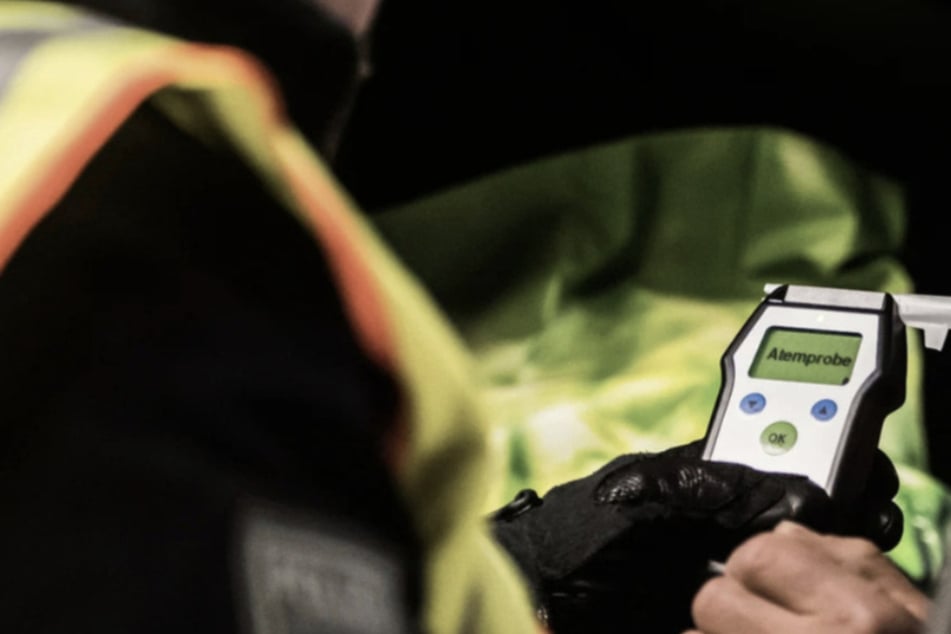 Streit vor Jugendclub: Vater fährt betrunken Auto und schlägt 13-Jährigen