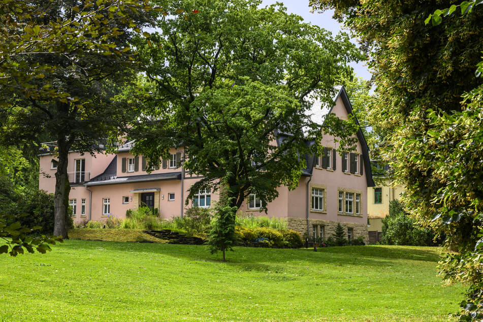 Die Villa Pfauter liegt in Altchemnitz direkt an der Annaberger Straße.