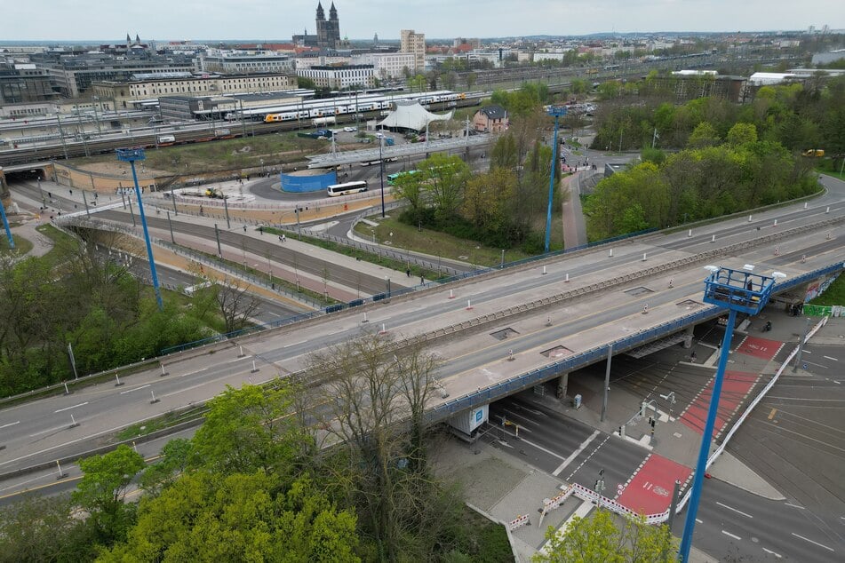 Die Magdeburger Ringbrücke über dem Damaschkeplatz soll in der zweiten Juniwoche abgerissen werden.
