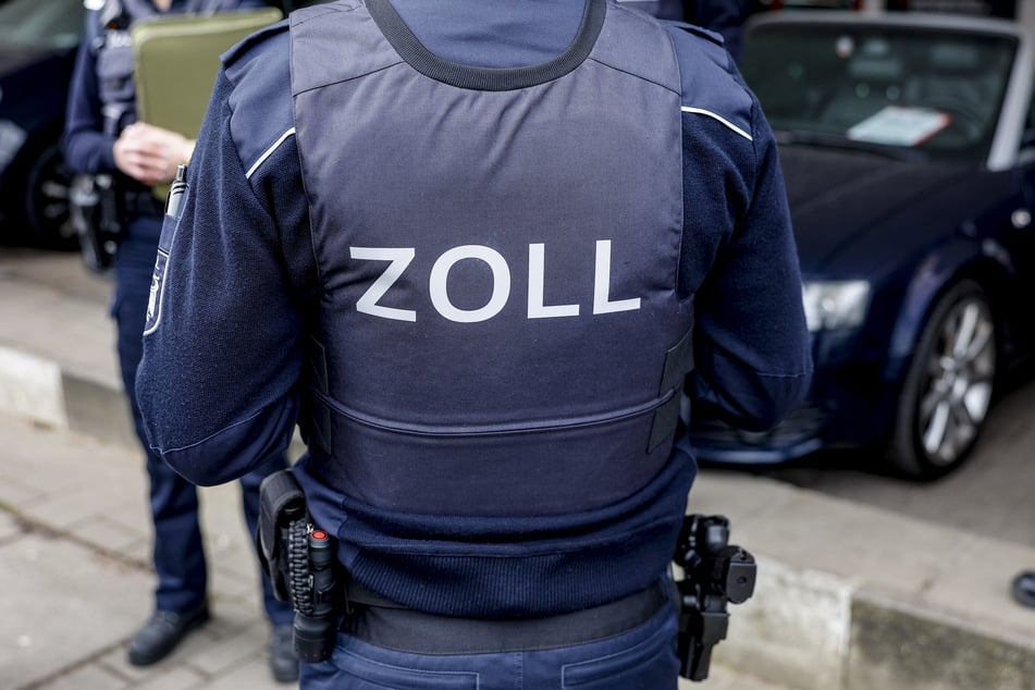 Zahlreiche Zollbeamte durchsuchten Wohnungen und Geschäftsräume in Chemnitz und dem Erzgebirge. (Symbolfoto)