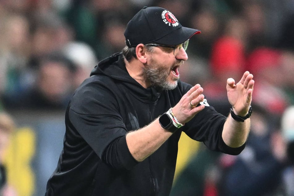 Union-Coach Steffen Baumgart (53) hat seinem Frust nach der unnötigen Niederlage in Bremen Luft gemacht.