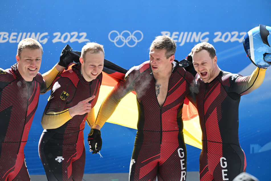 Bald ein Bild der Vergangenheit? Die deutschen Bobfahrer um Francesco Friedrich (33, r.) holten 2022 in Peking Gold im Zweier- und Vierer-Bob.