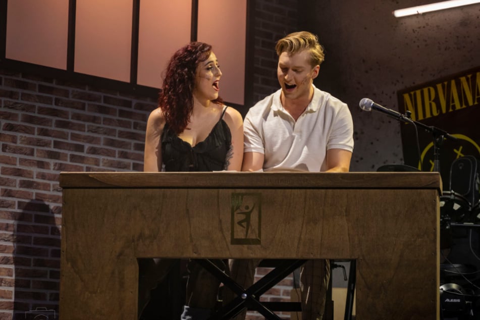 Victoria Kerbl (l.) spielt die dramatische Rolle der Carmen Diaz. Die "Performing Arts"-Studentin stirbt am Ende an einer "Überdosis des Lebens".