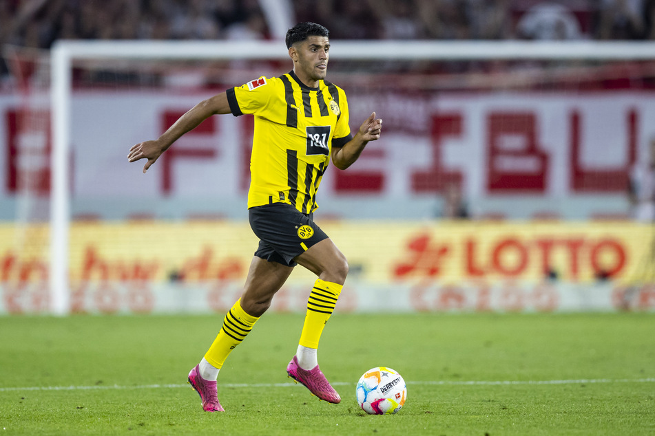 Allein durch den Abgang von Mahmoud Dahoud (27) wird im zentralen Mittelfeld der Dortmunder eine Planstelle frei.