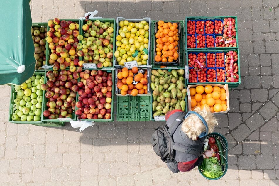 Eigentlich wollten die Täter offenbar größere Mengen Obst und Gemüse aus einem Hofladen stehlen, doch ihre Flucht lief alles andere als nach Plan. (Symbolbild)