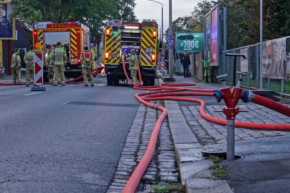 Dresden: Feuer in Leuben: Müllberg in Flammen, Folgen für Bahnverkehr
