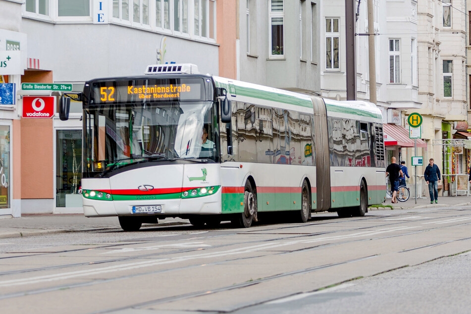 Das Neun-Euro-Ticket gilt nicht nur für Straßenbahnen. Es kann auch in Bussen und Regionalzügen innerhalb des Stadtgebiets verwendet werden.
