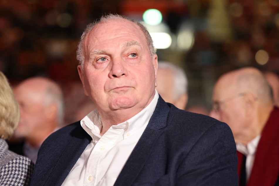 Jürgen Klopp war noch kaum im Amt, da hatte Uli Hoeneß (74) auch schon Kritik parat.