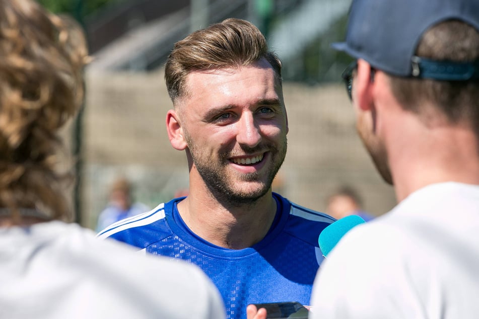 In seinem ersten interview strahlt der Keeper, Cottbus ist für ihn eine große Chance.