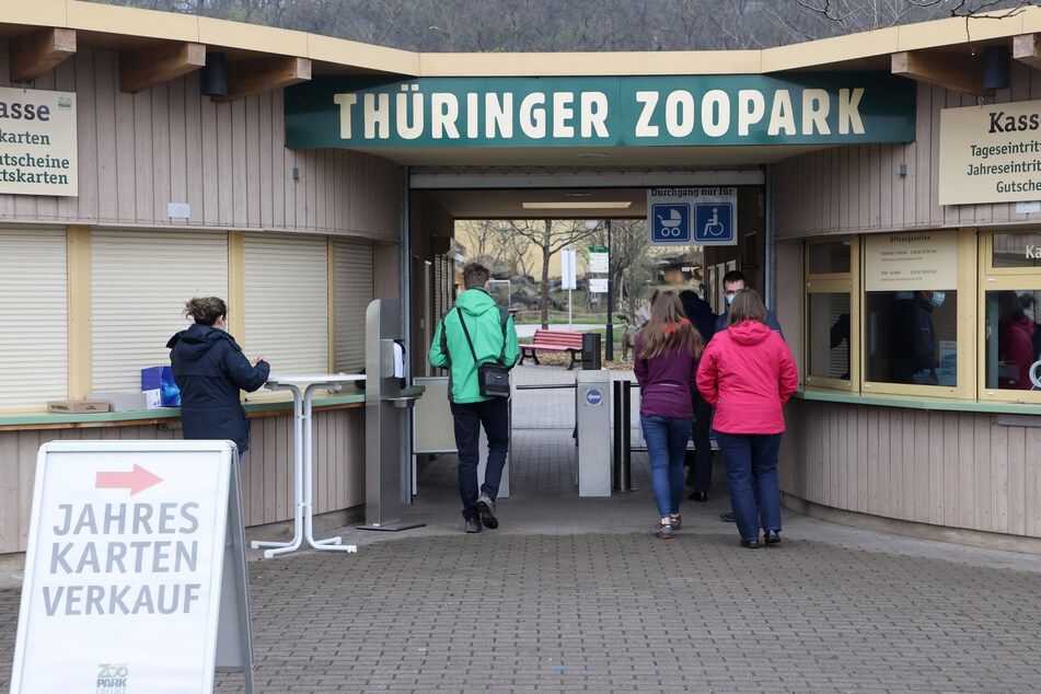 Keine Schlangen, kein Gedränge: Die Öffnung der Zoos und botanischen Gärten am letzten Osterferien-Wochenende in Thüringen ist zunächst verhalten angenommen worden.