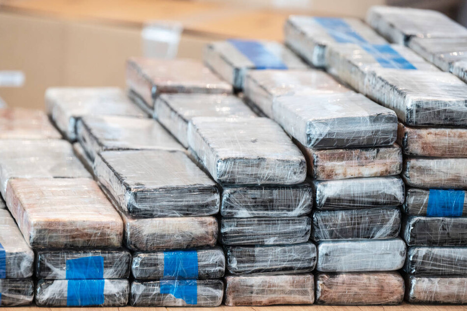 Das Kokain soll in hohlen, eigens dafür angefertigten Metallplatten versteckt worden sein. (Symbolfoto)