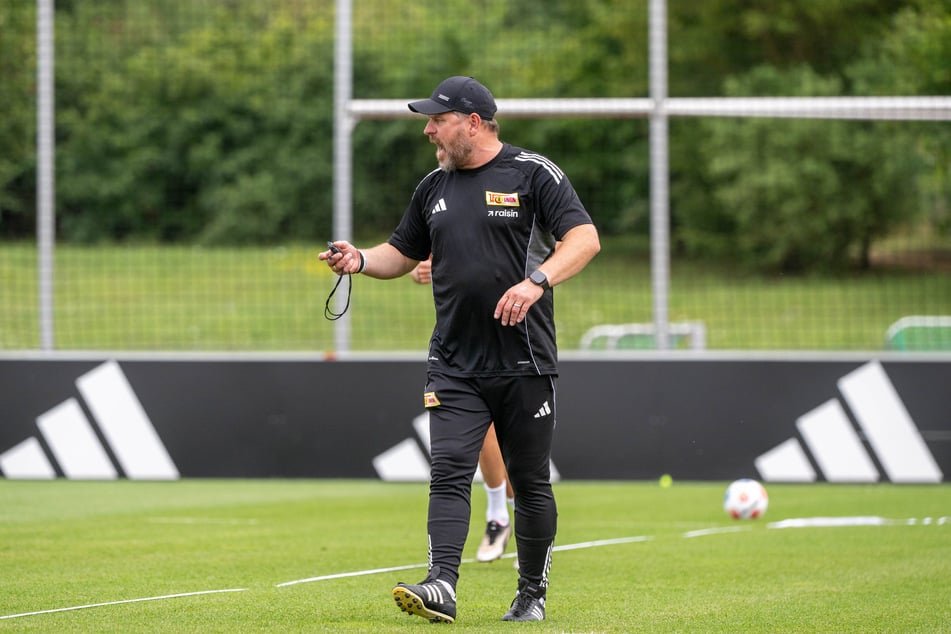 Trainer Steffen Baumgart (53) heizt seinen Unionern ein.