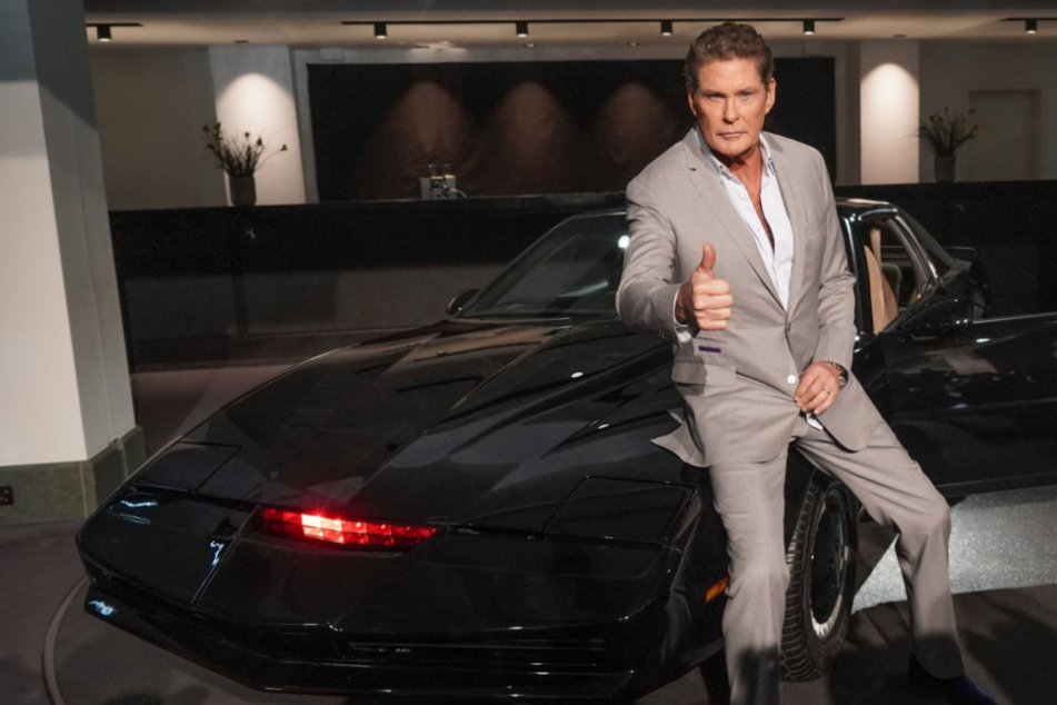 David Hasselhoff (68) will seinen "K.I.T.T." versteigern.
