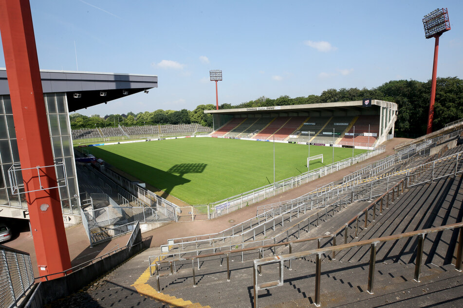 Die Sonne lacht über dem Grotenburg-Stadion in Krefeld. Gespielt wird hier schon lange nicht mehr. Spielt der KFC überhaupt noch einmal?