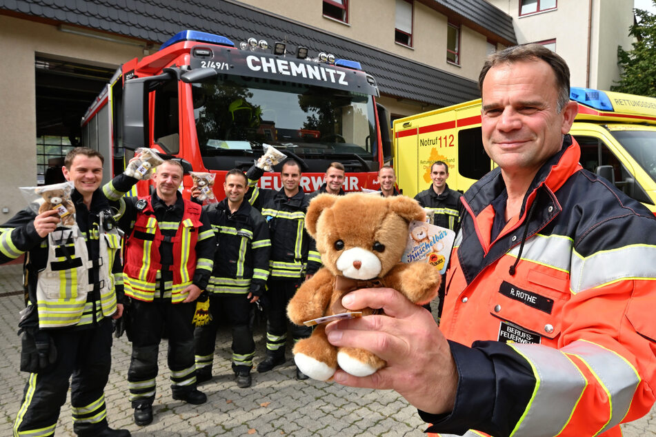 Chemnitz: Chemnitzer Feuerwehr verteilt jetzt "Tröste-Teddys"